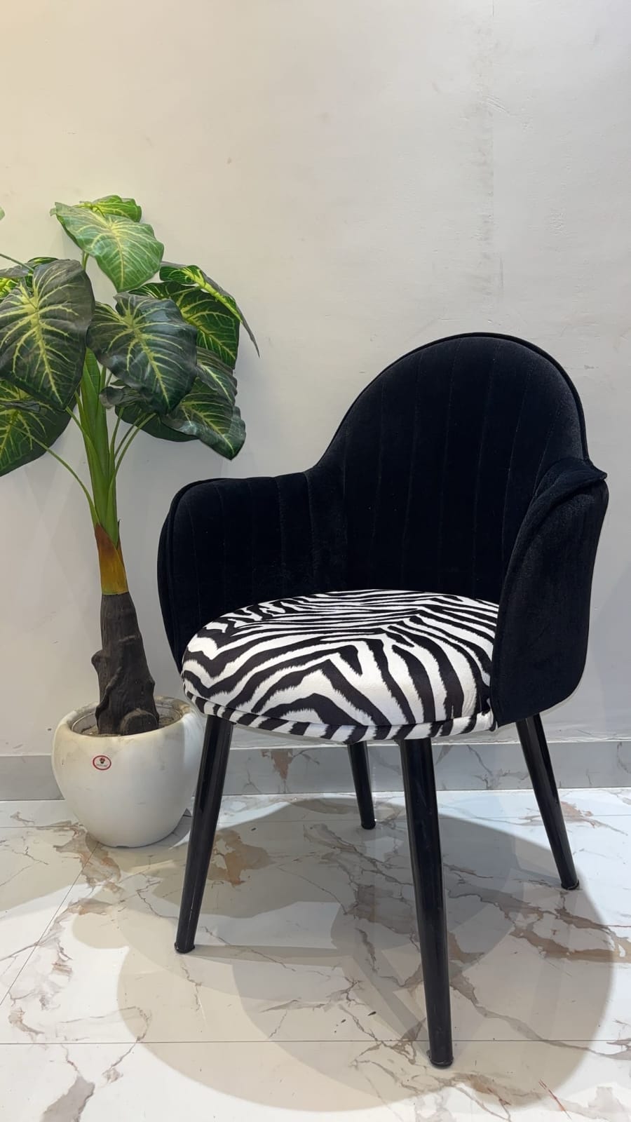 Noir Curve Armchair